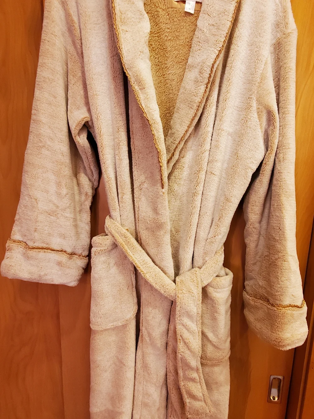 Cozy Plush Shawl Collar Bathrobe in Light Beige In Size Women's XL